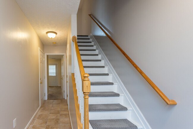 Foto del edificio - Spacious 3-Bedroom Townhome with Garage in a Prime Harrisonburg Location!