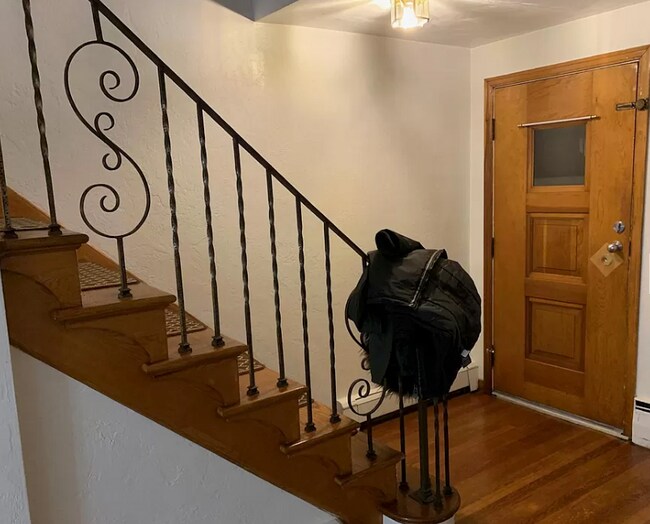 Entrance - 916 Portland St