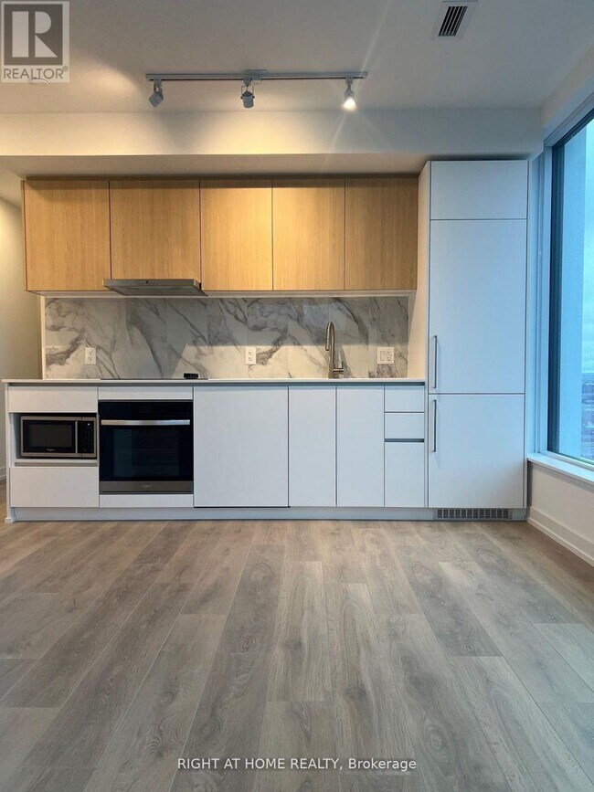Building Photo - 1100 Sheppard Ave W