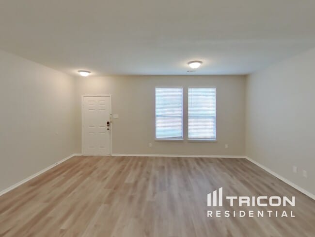 Building Photo - 207 Moonlight Dr