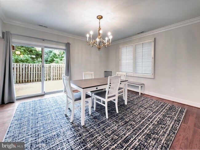 Foto del edificio - 42 Greythorne Woods Cir