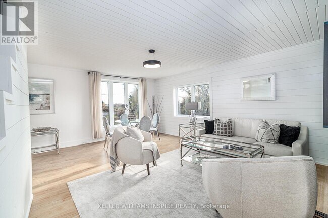 Photo du bâtiment - 3048 Victoria Rd