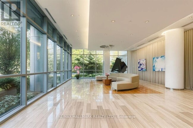 Building Photo - 62 Forest Manor Rd