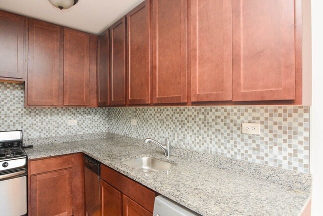 Building Photo - 555 W Arlington