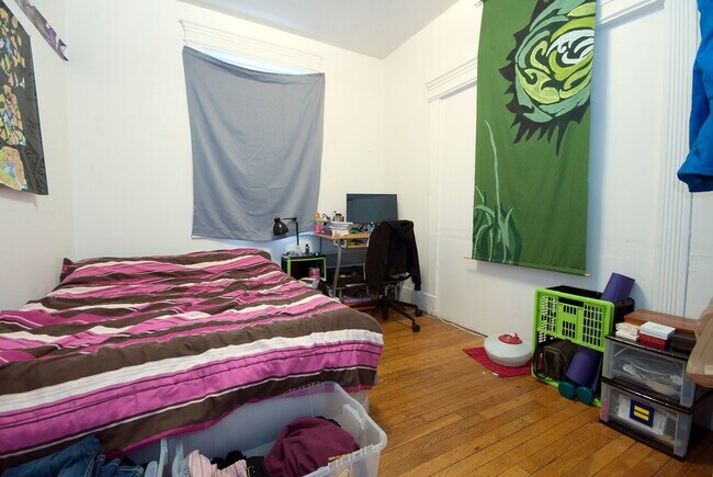 Building Photo - Allston 3bed Close to Boston University- September move in $3200