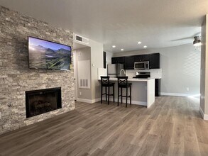 Building Photo - 7570 W Flamingo Rd