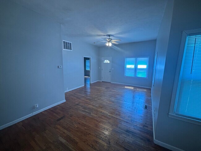 Foto del edificio - 1214 E 9th Ave