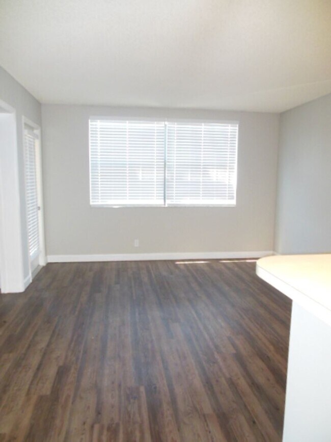 Foto del edificio - ONE BEDROOM ONE BATHROOM !! WATERFRONT COM...