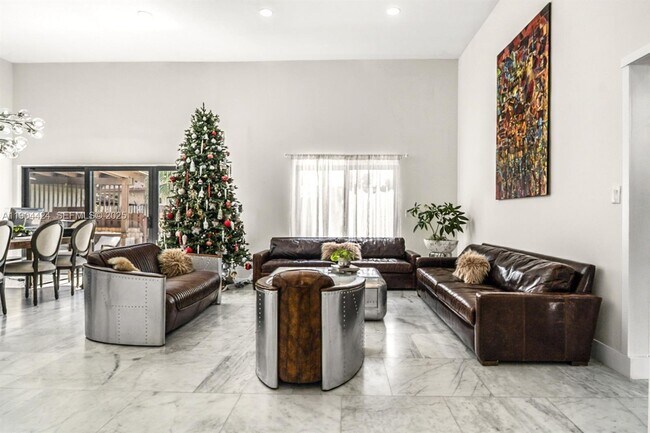 Foto del edificio - 513 Leslie Dr