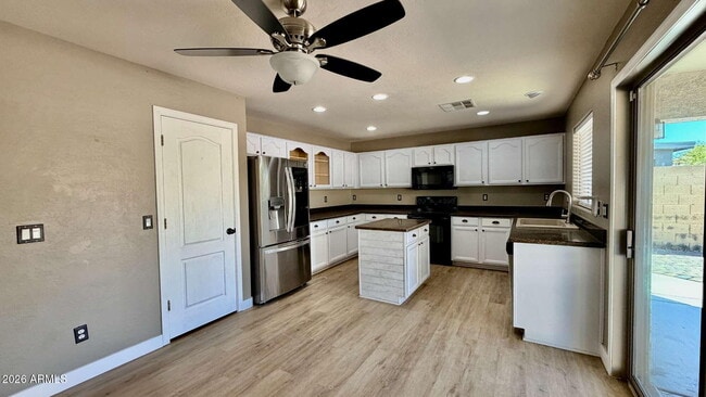 Building Photo - 21054 N Sansom Dr