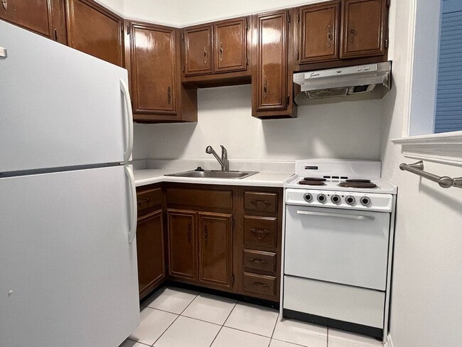 Building Photo - 340 11th St SE