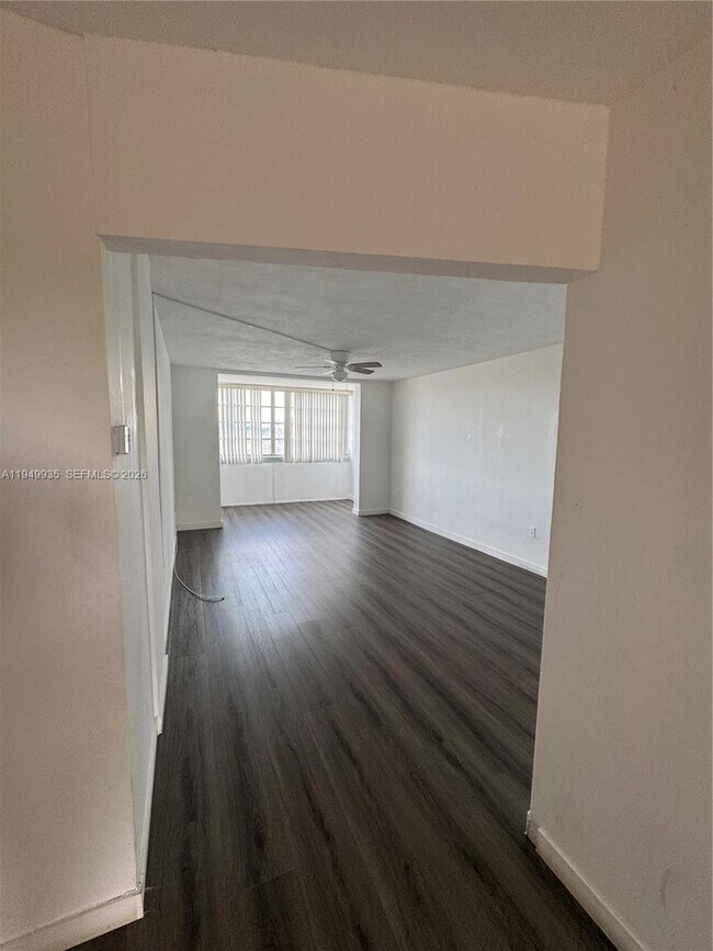 Foto del edificio - 1475 NE 125th Terrace