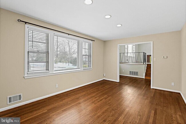 Foto del edificio - 6926 Whitehall Pl