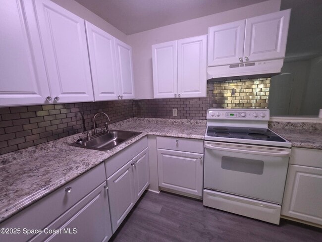 Foto del edificio - 747 E University Blvd