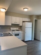 Building Photo - 909 Ken St