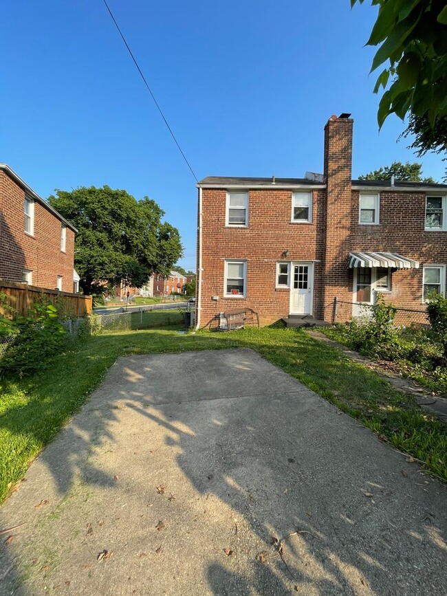 Building Photo - Spacious 2 BR/2 BA EOG Townhome in Michiga...