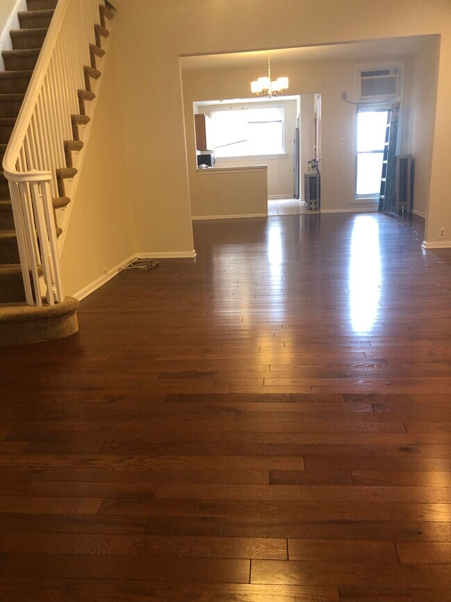 Foto del edificio - 2106 Poplar St