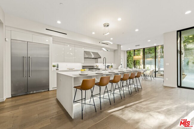 Foto del edificio - 1847 Coldwater Canyon Dr