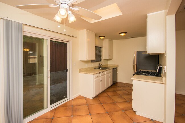 Foto del edificio - 4 bed, 3 bath located in Fire Mountain nei...