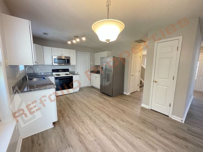 Building Photo - Charming 3-Bedroom Cul-de-Sac Home with Screened Porch in Sunset Hills, Apex — Available January 30!