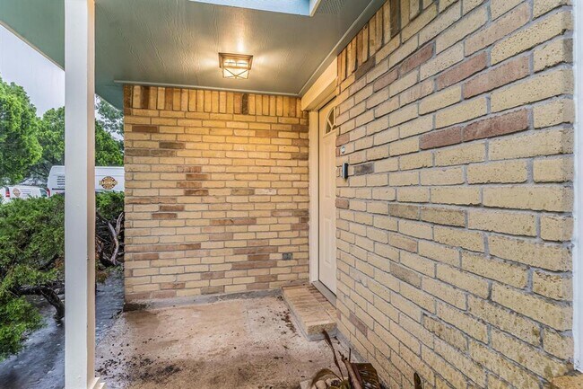 Building Photo - 1507 Lazy Spring Dr