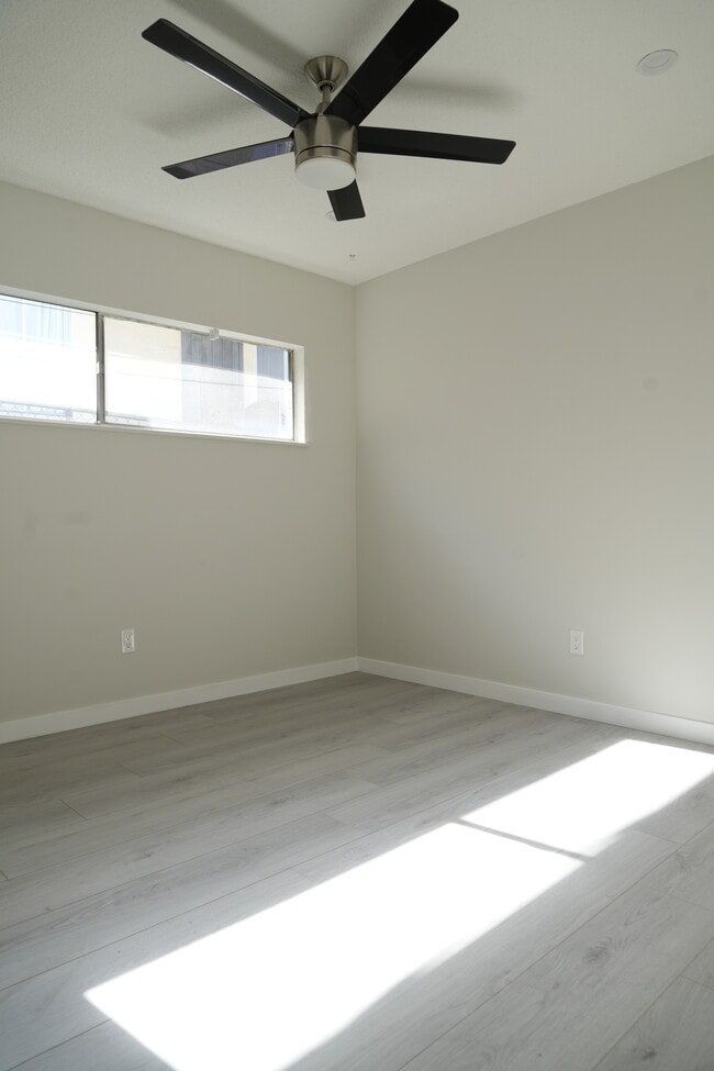 Building Photo - 141 Marguerita Ave