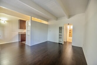 Building Photo - 451 S Oakhurst Dr