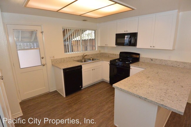 Foto del edificio - 7841 Ellis Ave
