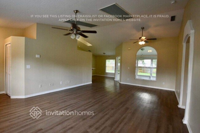 Foto del edificio - 624 Sheridan Woods Dr