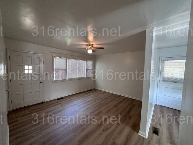 Foto del edificio - $950 - **COMING SOON** 2 bedroom / 1 bathroom - Haysville Single Family Home
