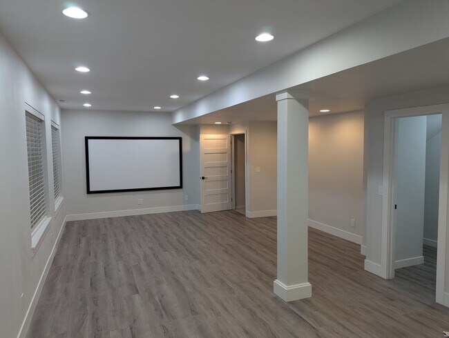 Foto del edificio - Luxury Louisville, Low Maintenance Home - Available NOW!
