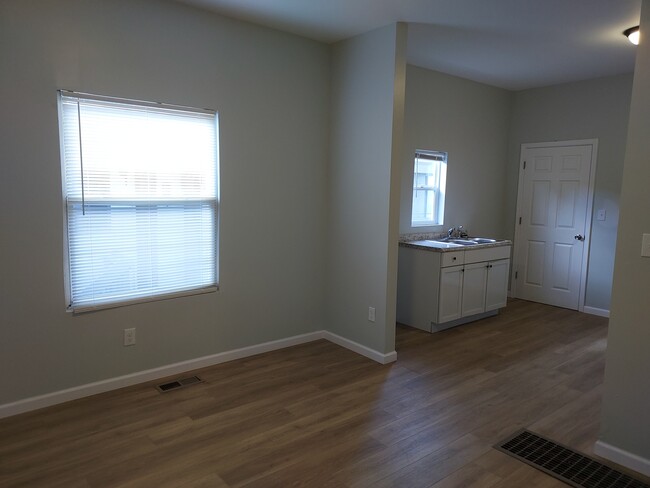 Foto del edificio - 2 Bedroom, 1 Bath Townhome