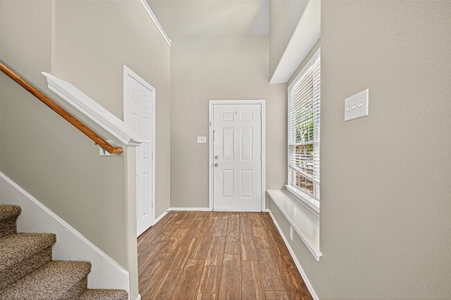 Building Photo - 110 N Burberry Park Cir