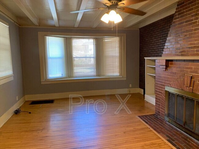 Foto del edificio - 401 S Jackson Ave