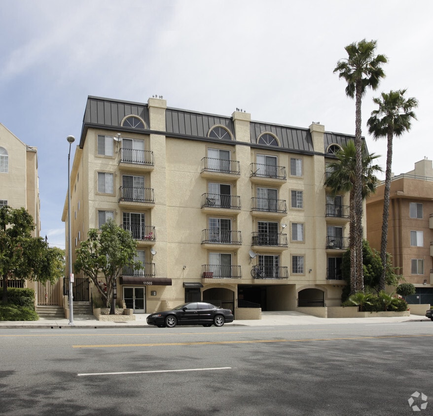 The Villa Valley Village Apartments Rentals Toluca Lake, CA