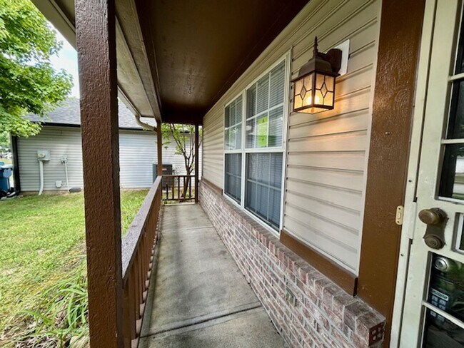 Foto del edificio - Newly Renovated 3 Bedroom 2 Bathroom Ranch...