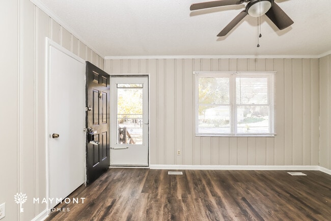 Building Photo - 4232 Romaine St