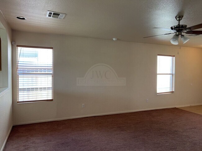 Foto del edificio - 2204 Price Dr