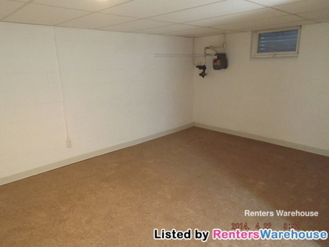 Building Photo - 706 Robinwood Ln