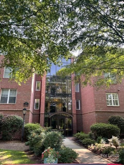 Foto del edificio - 725 Magnolia Ave