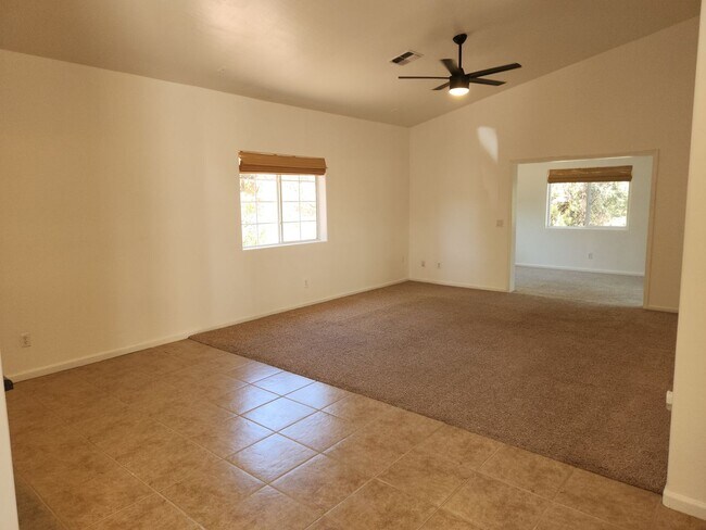 Foto del edificio - Amazing 2 bed + den / 2 baths in Stone Creek