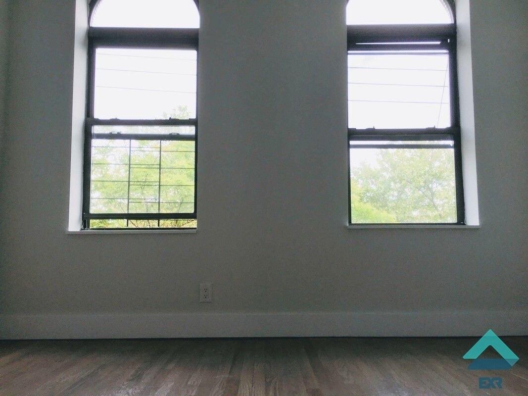 Building Photo - 1933 Woodbine St