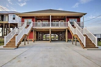 Building Photo - 272 Lakeview Dr