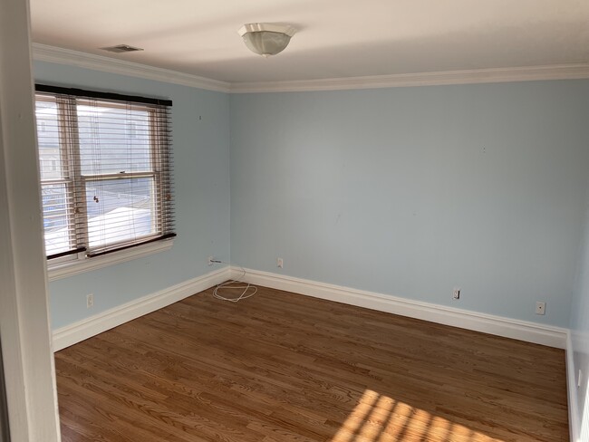 Your room - 30 Hasbrouck Ave