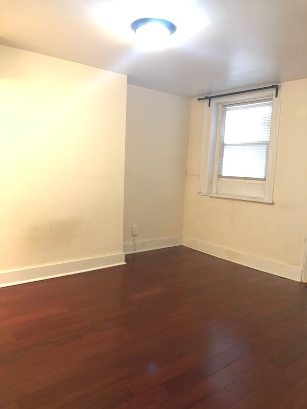 Bedroom with closet - 141 Bradley St