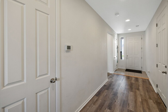 Building Photo - 2312 Sunrise Ln