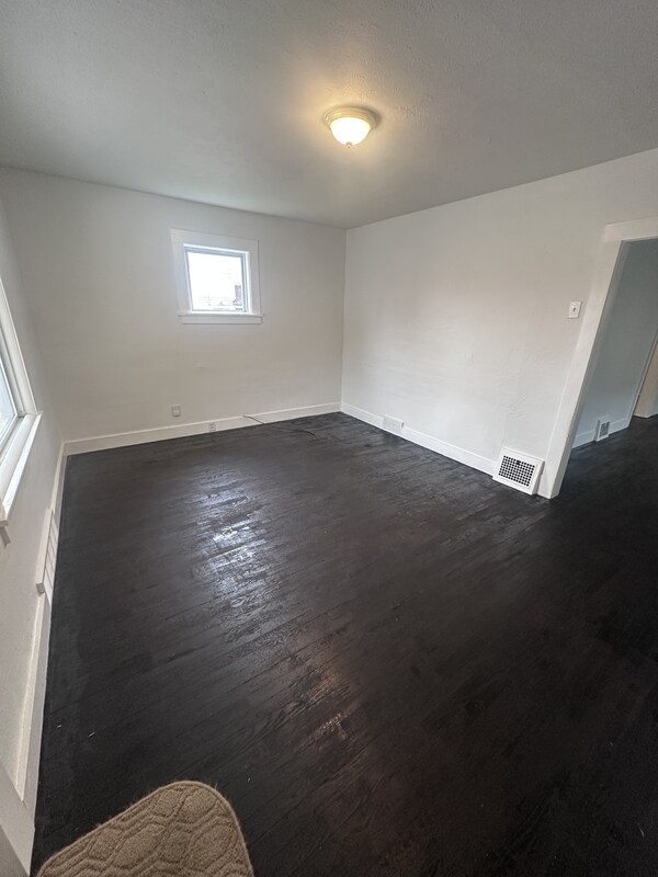 3229 W 32nd St Cleveland, OH 44109 – photo 3