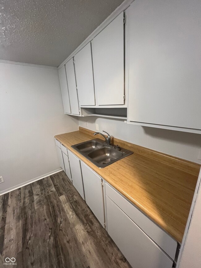 Building Photo - 2000 Indianapolis Rd