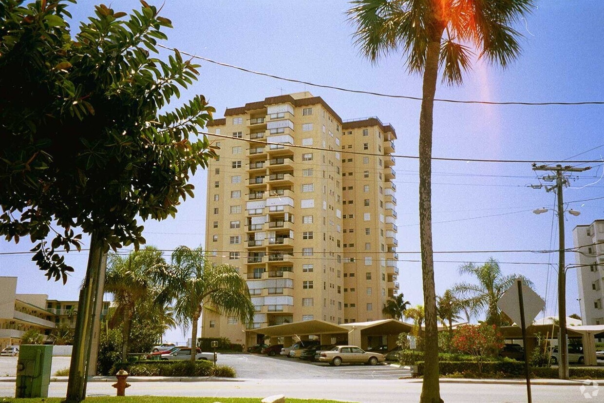 Primary Photo - Leisure Towers