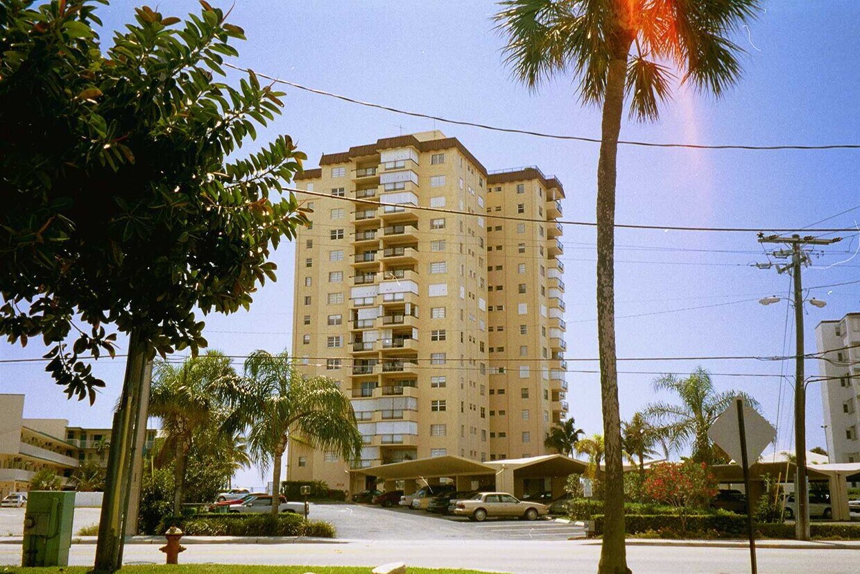 Primary Photo - Leisure Towers